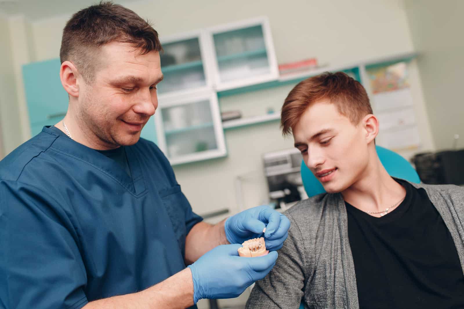 dental implant surgeon in Singapore