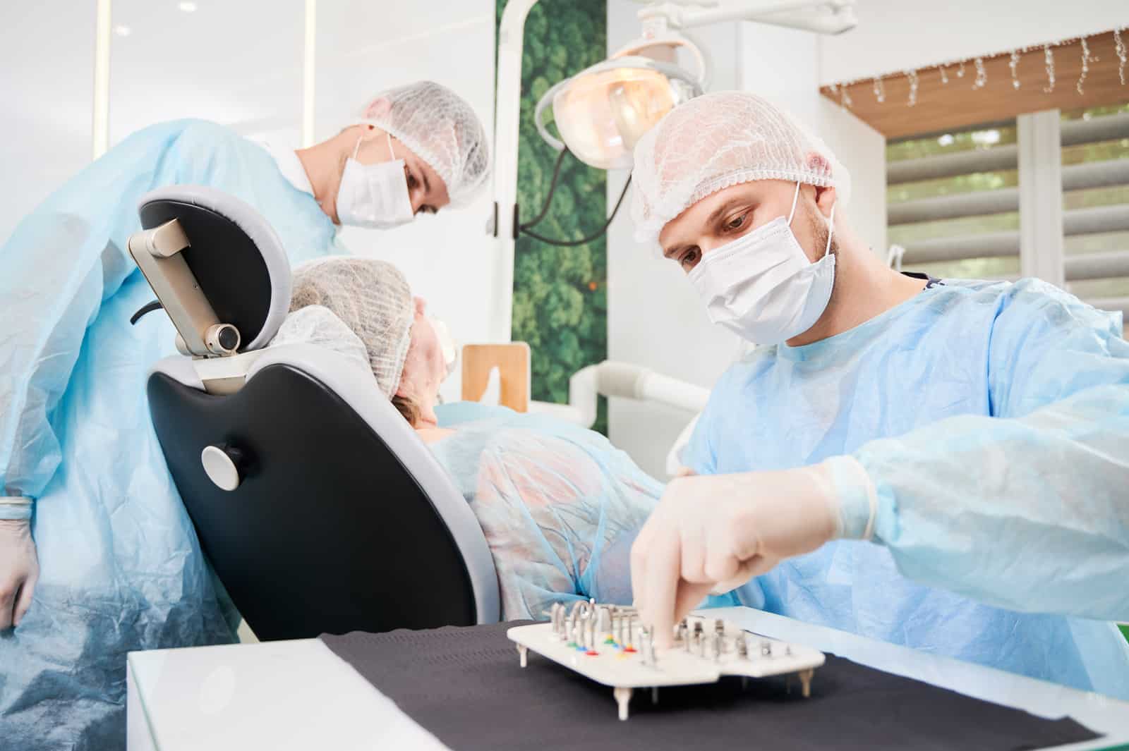 dental implant surgeon in Singapore